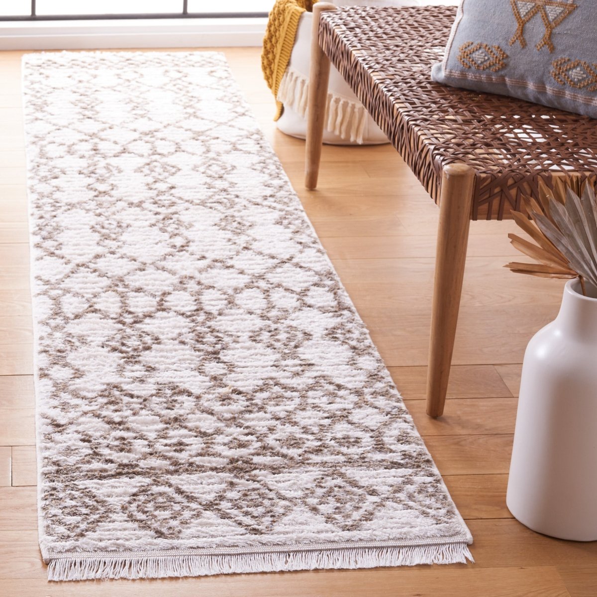 Safavieh Augustine Agt854T Taupe/Ivory Rug.