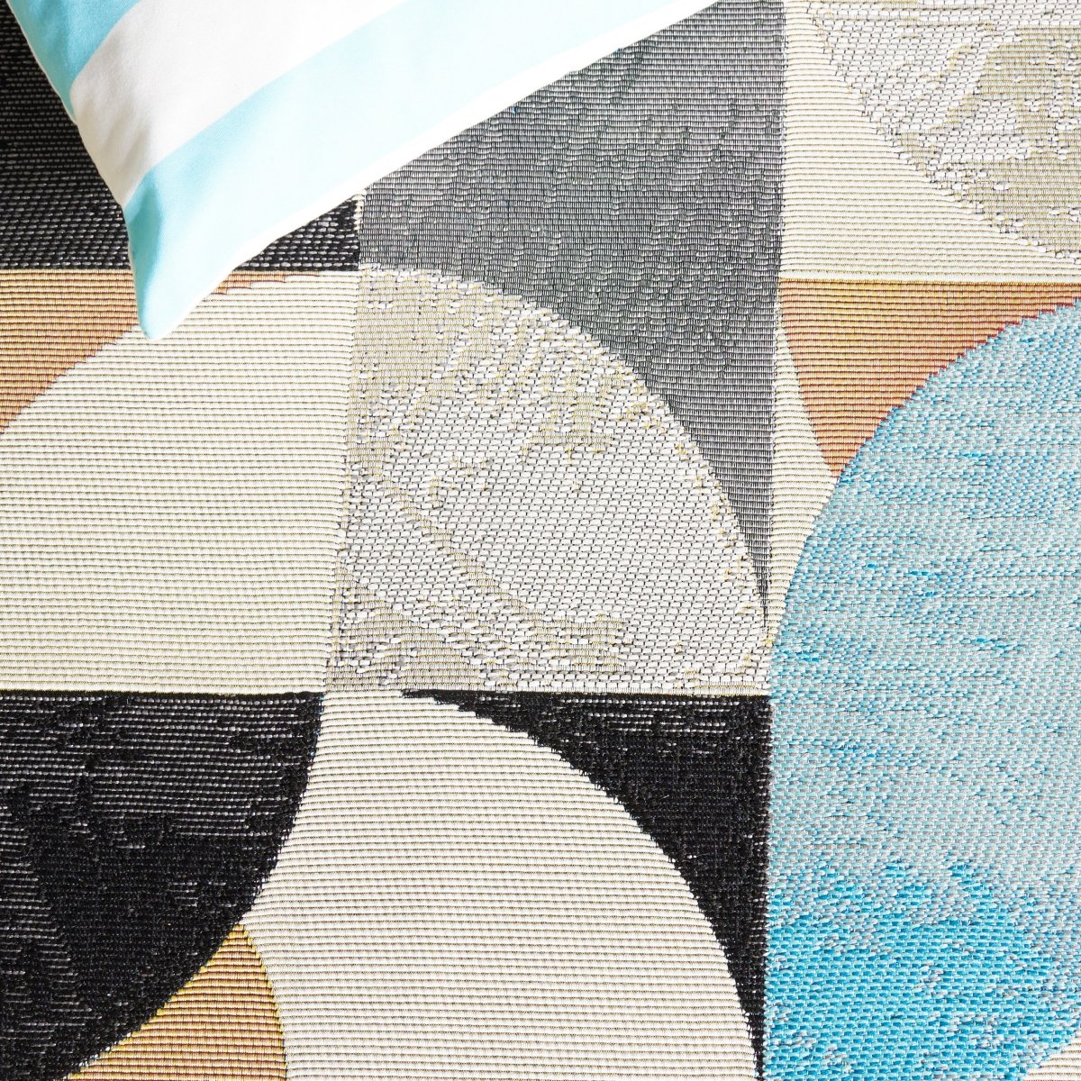 Safavieh Barbados Bar539A Ivory Black/Blue Rust Rug.