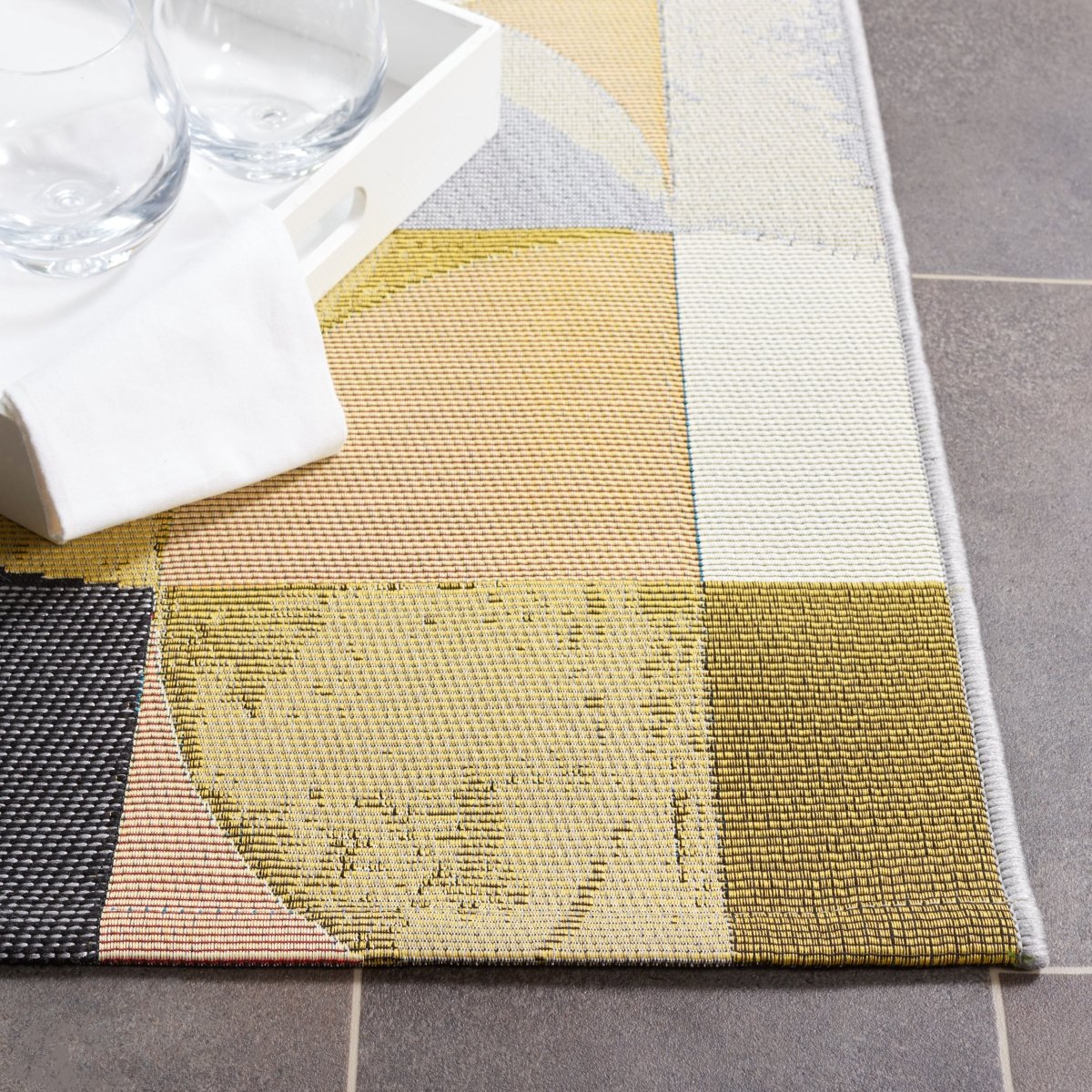 Safavieh Barbados Bar539A Ivory Black/Blue Rust Rug.