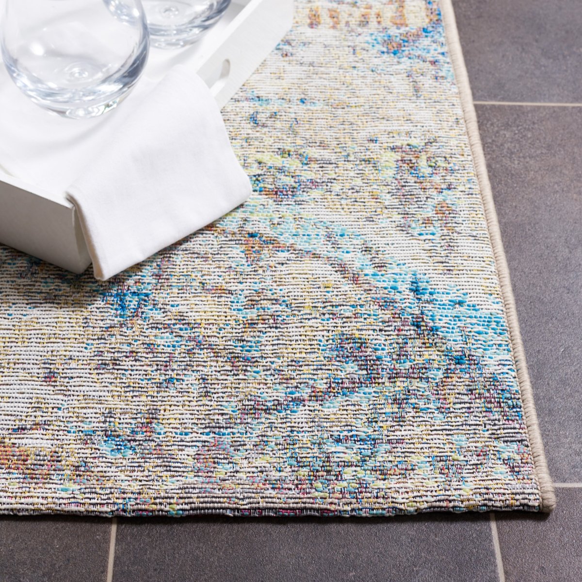 Safavieh Barbados Bar548A Ivory Blue/Green Rug.