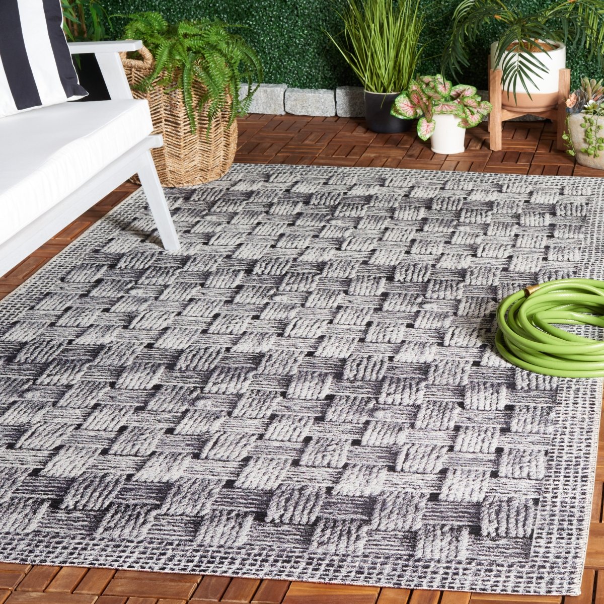 Safavieh Barbados Bar557Z Black/Ivory Rug.