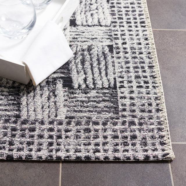 Safavieh Barbados Bar557Z Black/Ivory Rug.