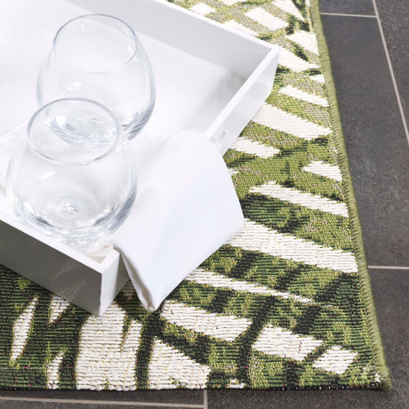 Safavieh Barbados Bar564A Ivory/Green Rug.