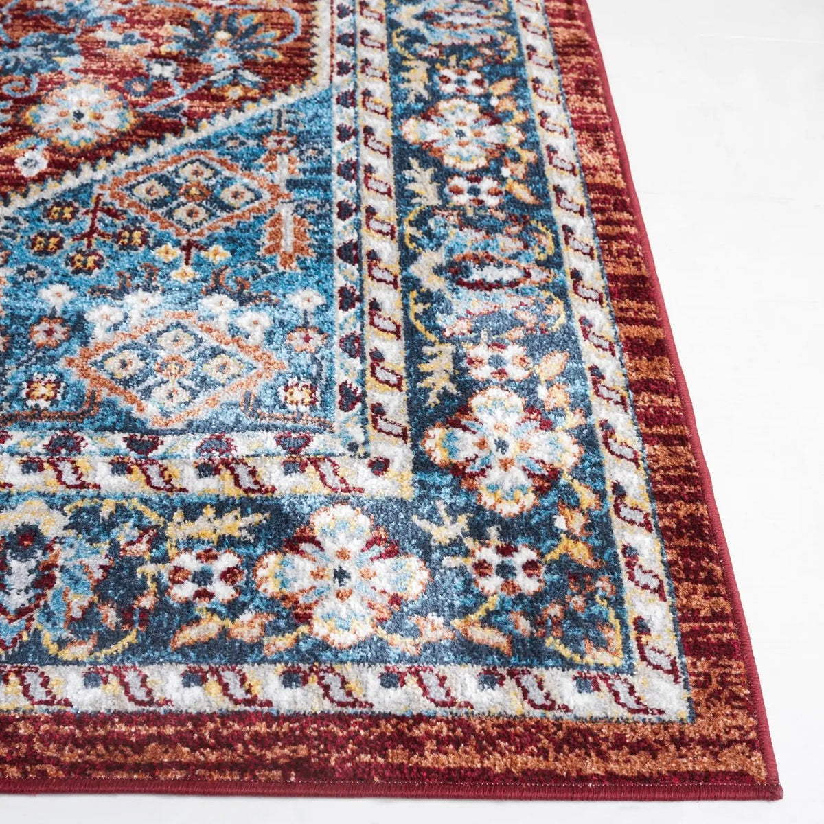 Safavieh Bayside 4'-0" x 6'-0" Rug in Red / Blue