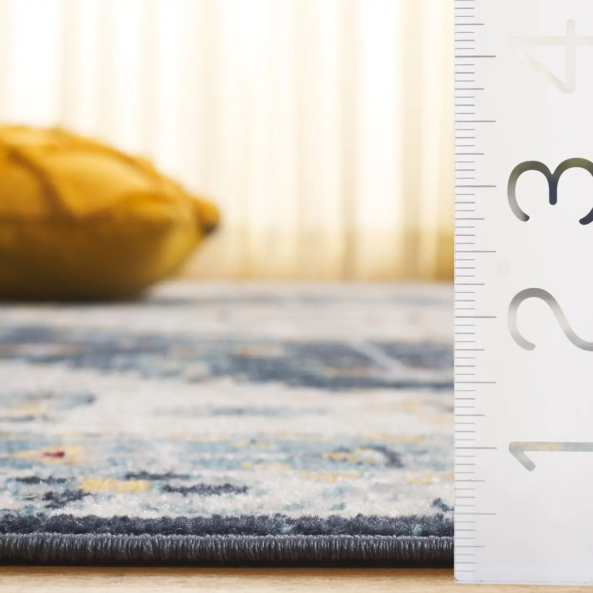 Safavieh Bayside 4'-0" x 6'-0" Rug in Navy / Blue