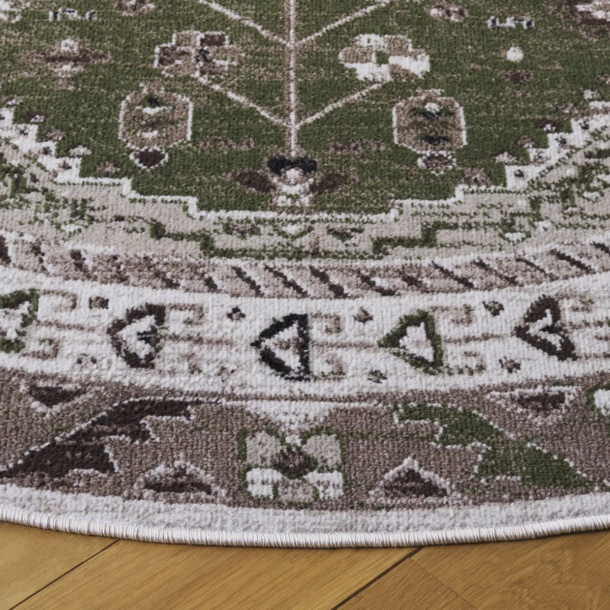 Safavieh Bayside 6'-7" x 6'-7" Rug in Green / Ivory