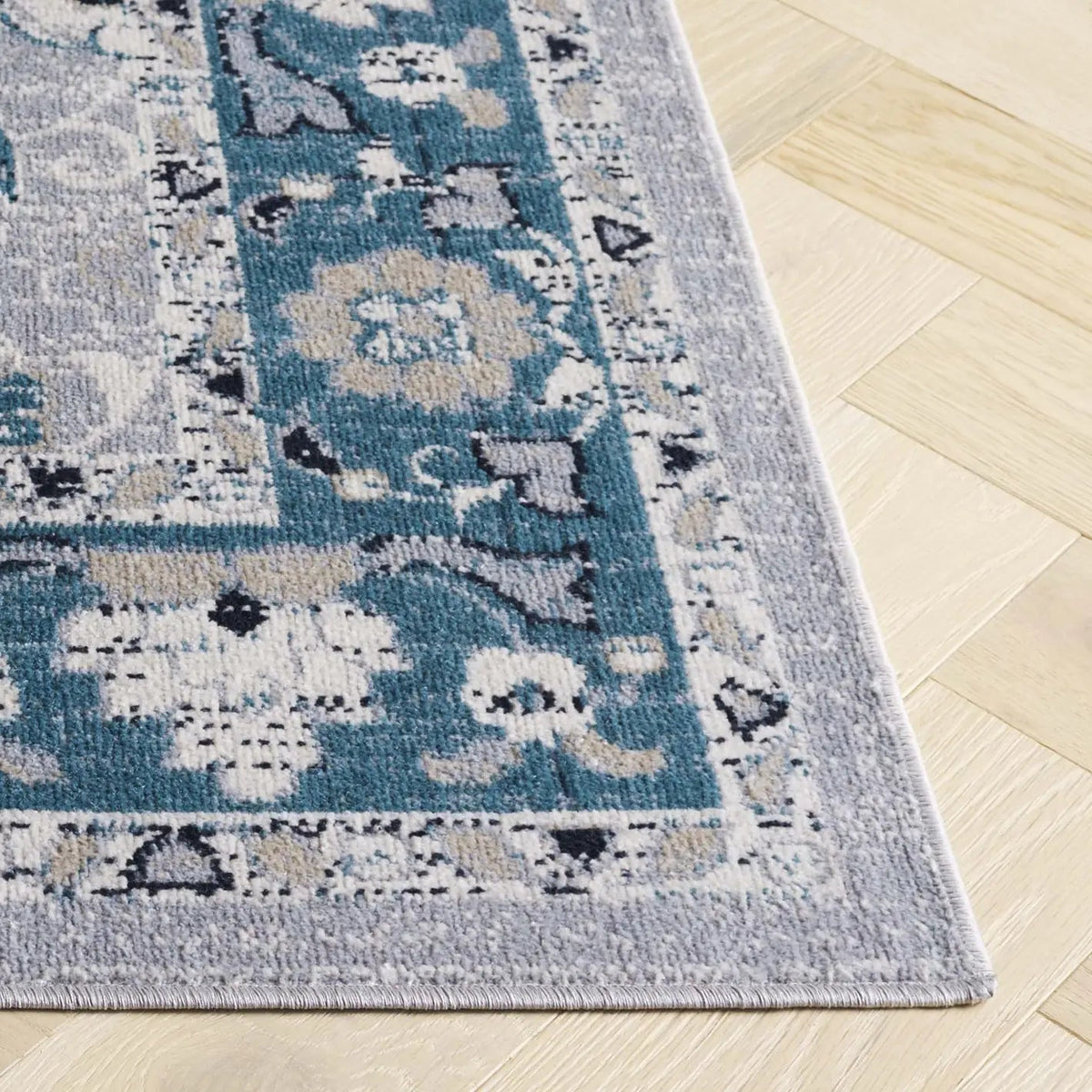 Safavieh Bayside 4'-0" x 6'-0" Rug in Blue / Grey