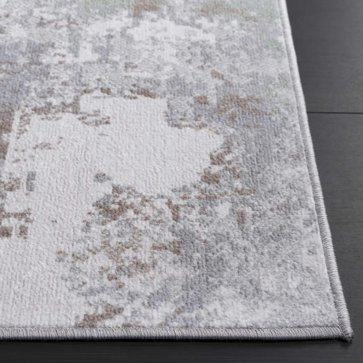 Safavieh Bayside 4'-0" x 6'-0" Rug in Green / Ivory