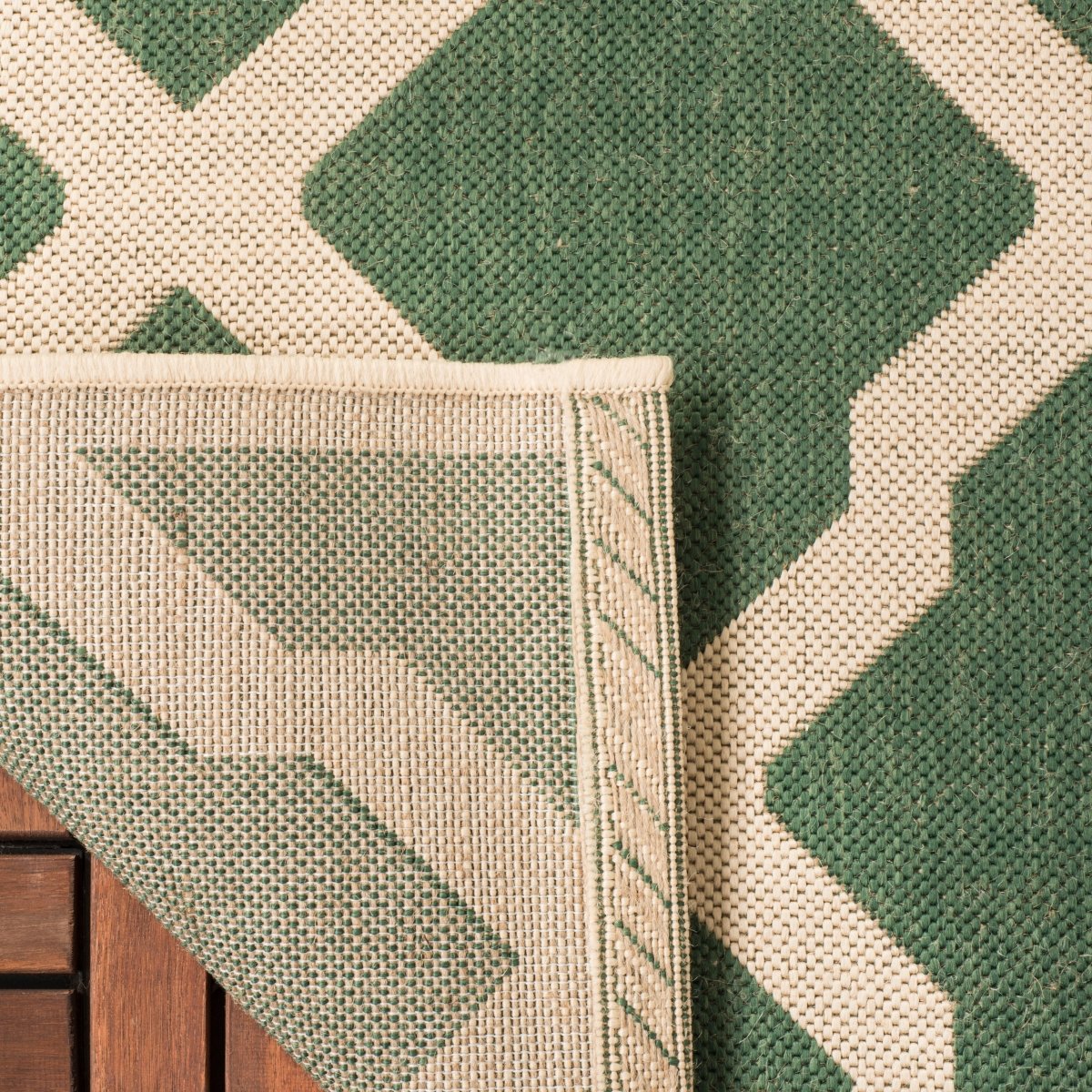 Safavieh Beach House Bhs122Y Green/Creme Rug.