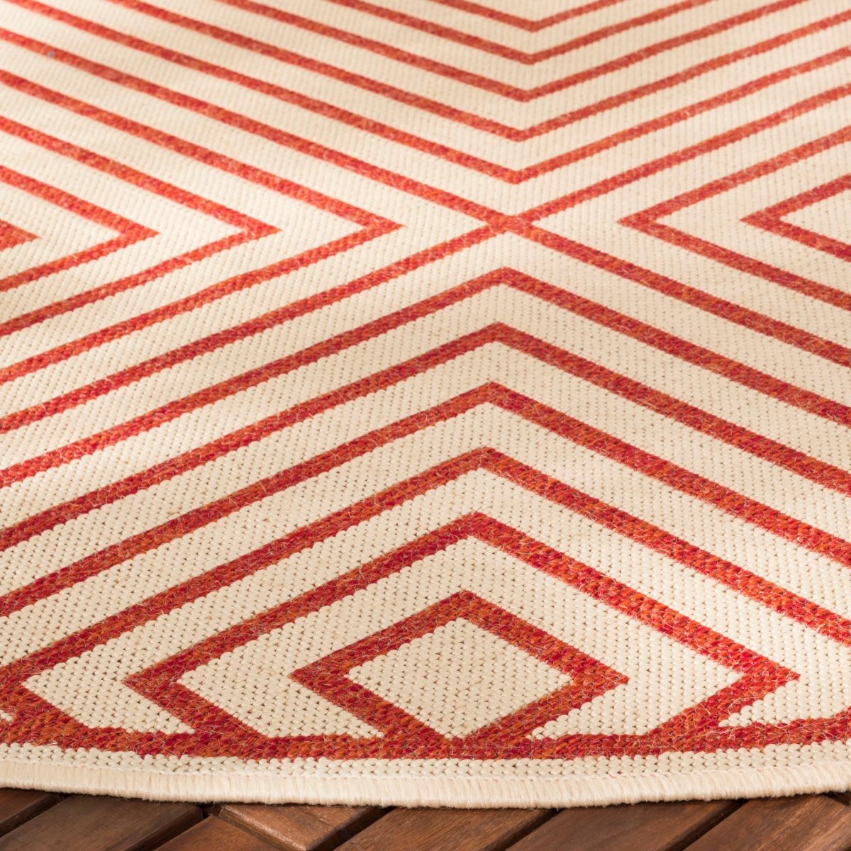 Safavieh Beach House Bhs123Q Red/Creme Rugs.