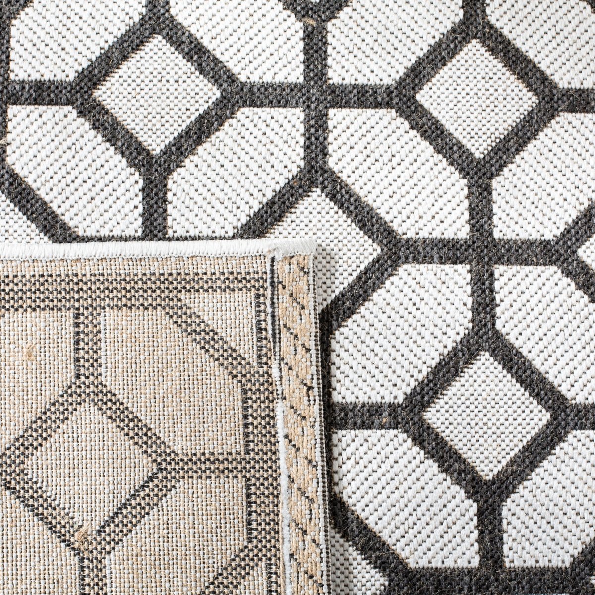 Safavieh Beach House Bhs127A Light Grey/Charcoal Rug.