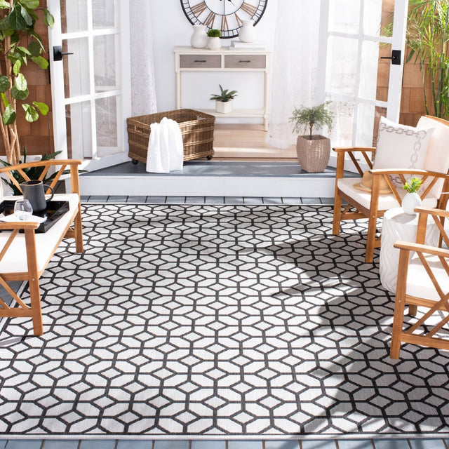 Safavieh Beach House Bhs127A Light Grey/Charcoal Rug.