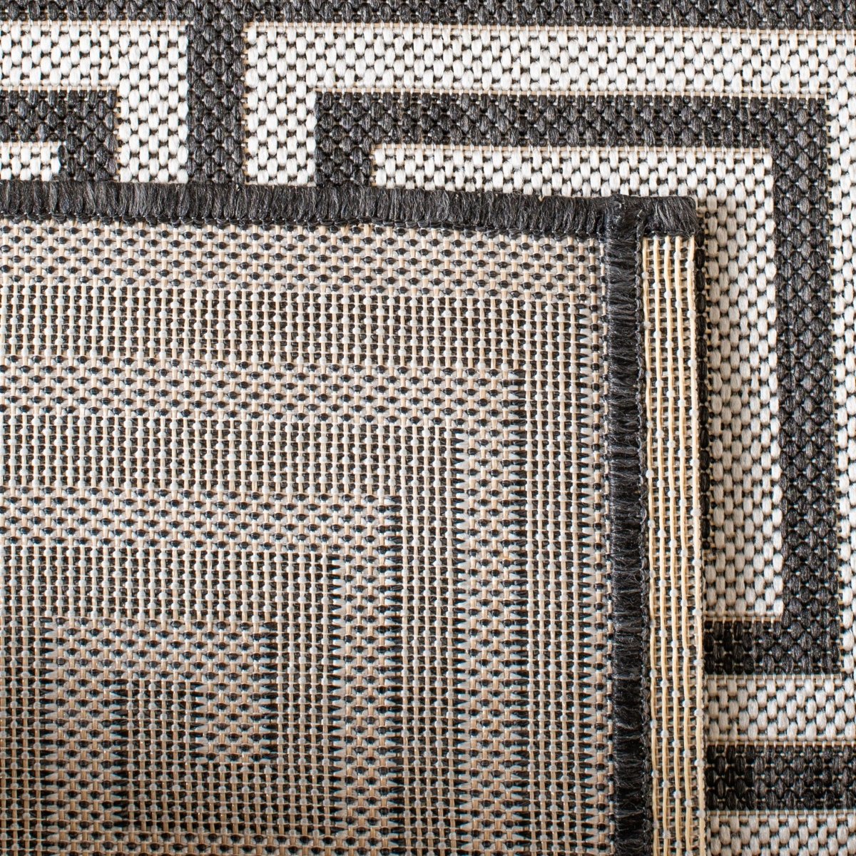 Safavieh Beach House Bhs129A Light Grey/Charcoal Rug.