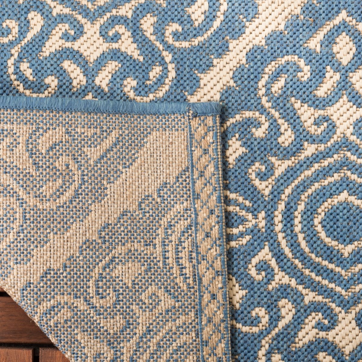 Safavieh Beach House Bhs132N Cream/Blue Rugs.