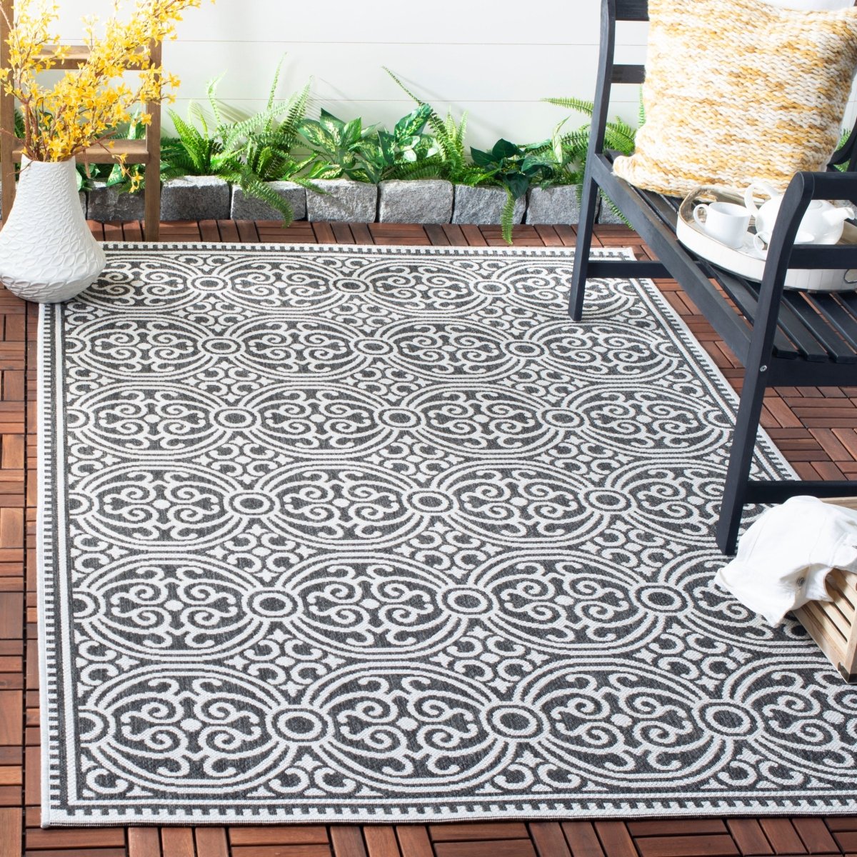 Safavieh Beach House Bhs134A Light Grey/Charcoal Rug.