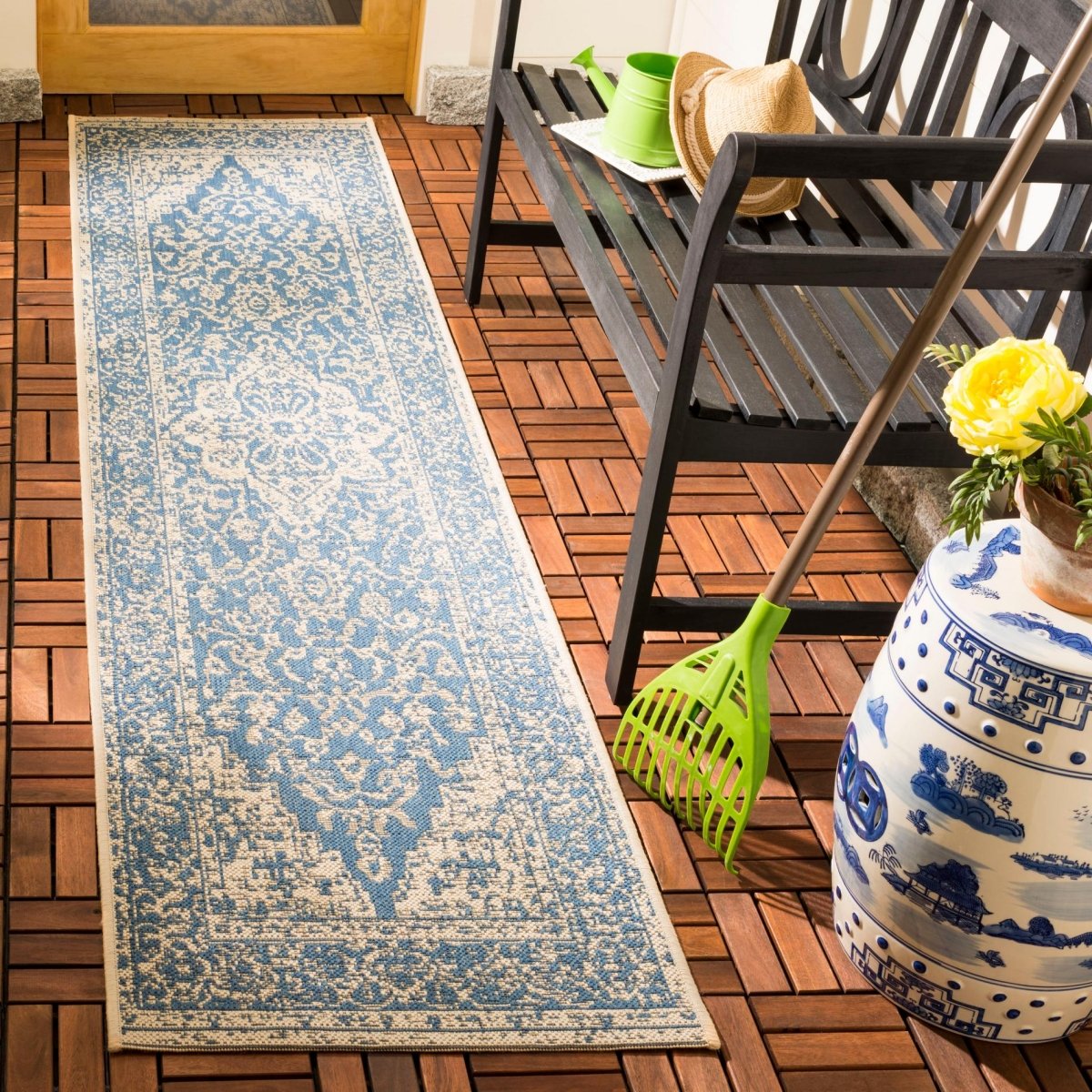 Safavieh Beach House Bhs137M Blue/Creme Rugs.