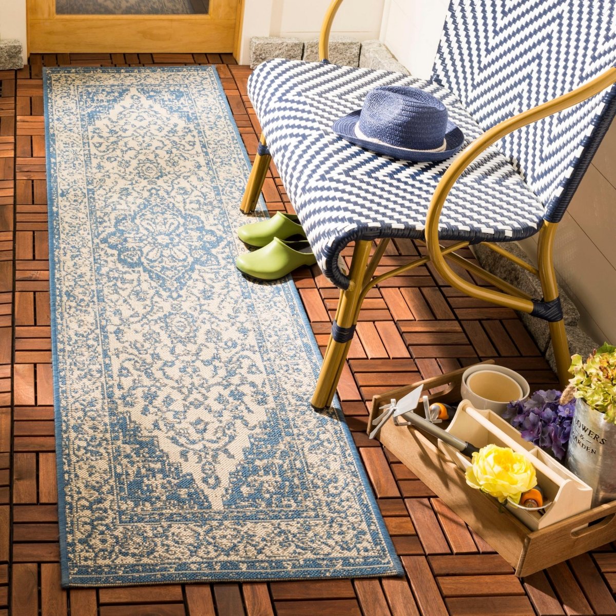 Safavieh Beach House Bhs137N Cream/Blue Rugs.