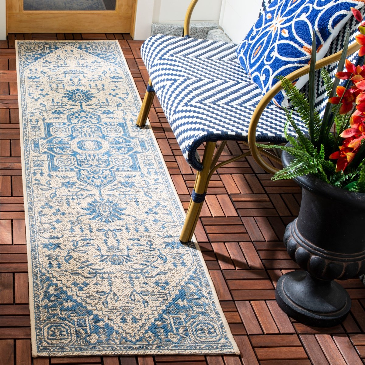 Safavieh Beach House Bhs138M Blue/Creme Rugs.