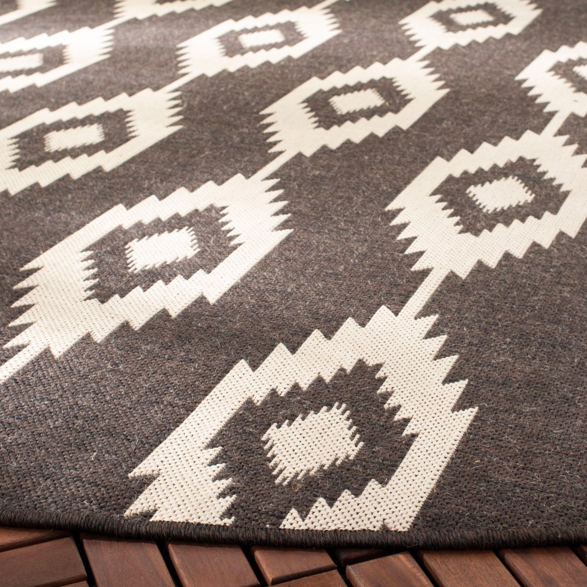 Safavieh Beach House Bhs171U Creme/Brown Rug.