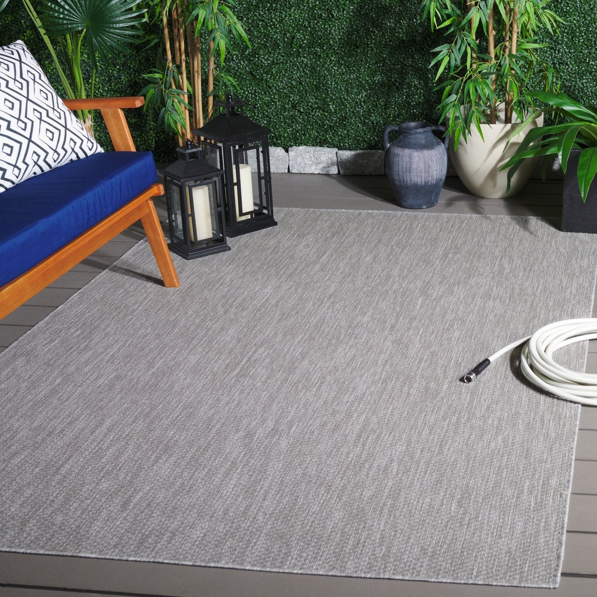Safavieh Beach House Bhs260F Grey Rug.