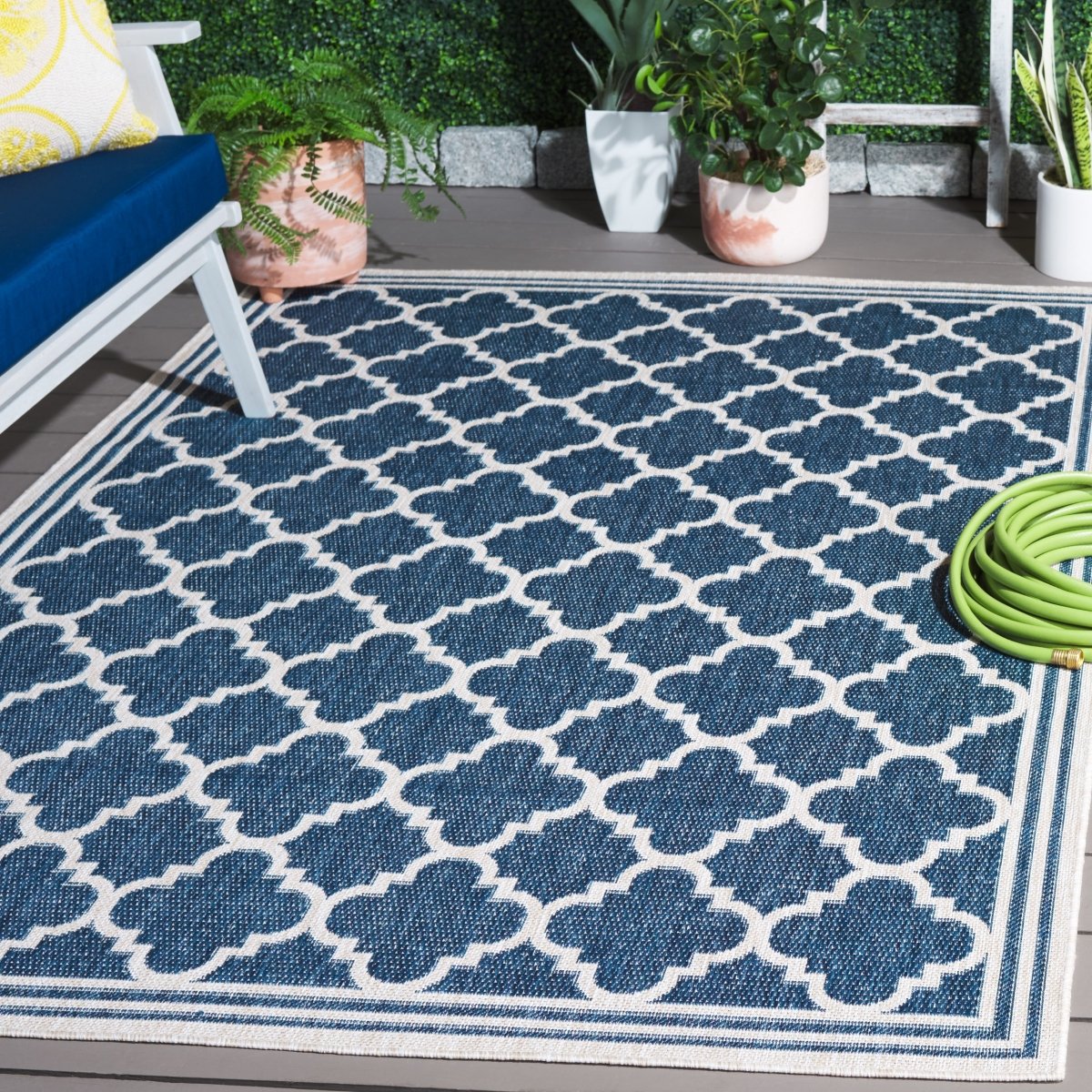 Safavieh Beach House Bhs266M Blue/Ivory Rug.