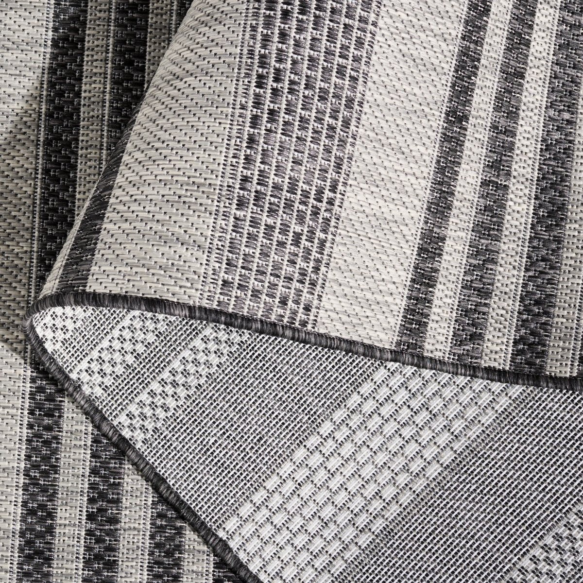 Safavieh Beach House Bhs278F Grey/Charcoal Rug.