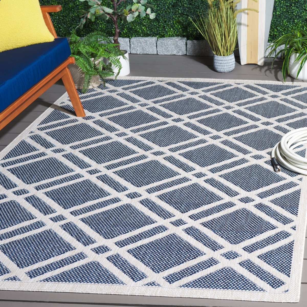 Safavieh Beach House Bhs282M Blue/Ivory Rug.