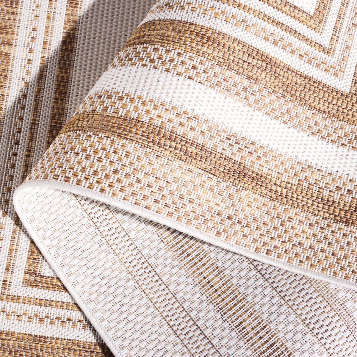 Safavieh Beach House Bhs284B Beige/Brown Rug.