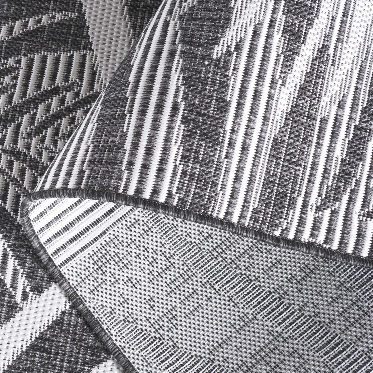 Safavieh Beach House Bhs294H Charcoal/Ivory Rug.