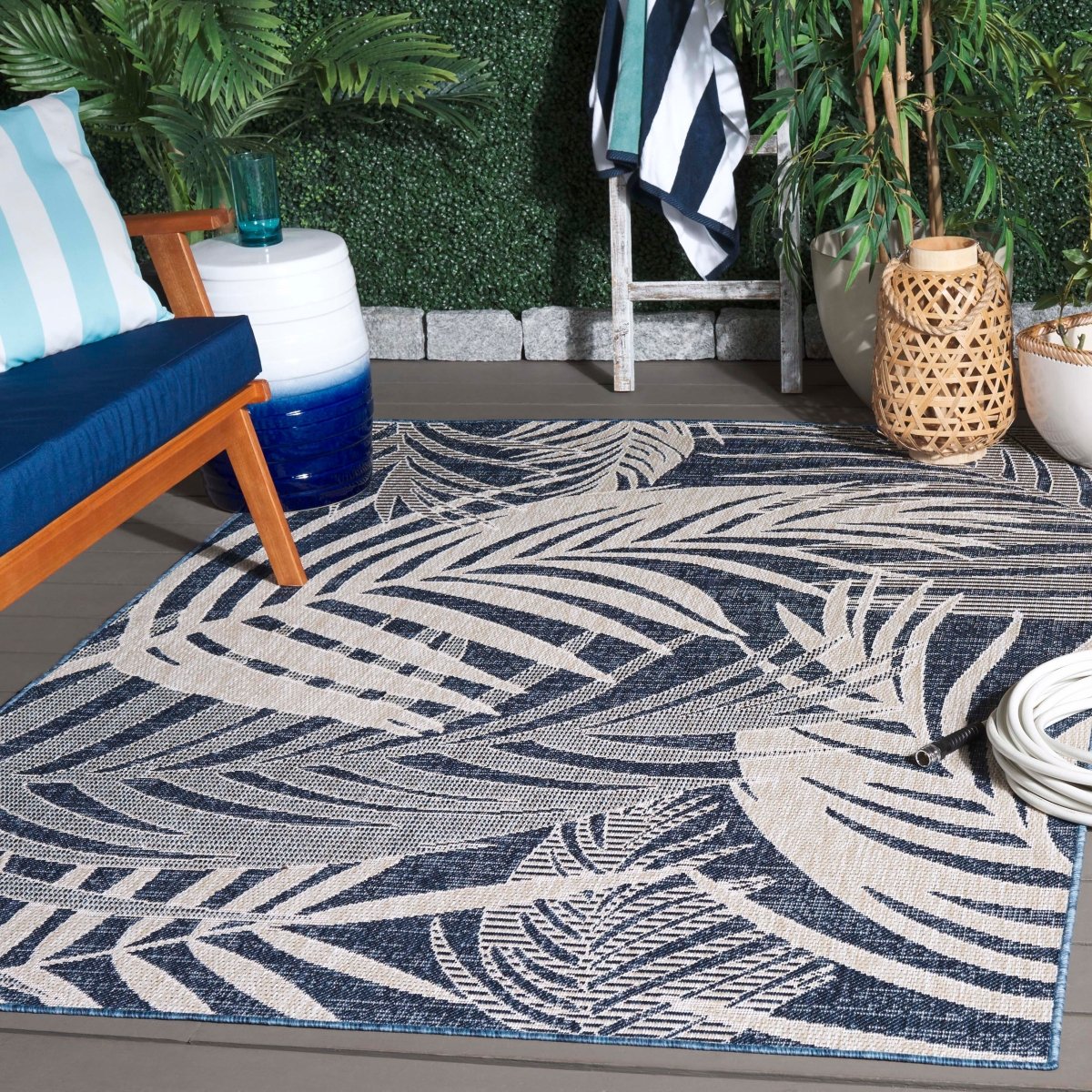 Safavieh Beach House Bhs294M Blue/Ivory Rug.
