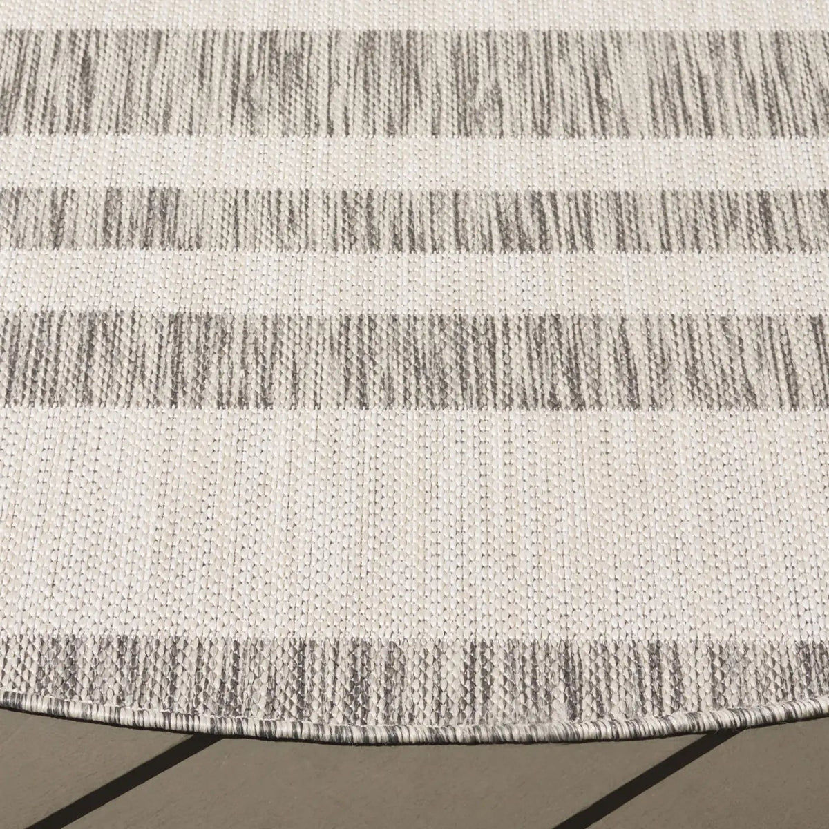 Safavieh Beach House 6'-7" x 6'-7" Rug in Grey / Ivory