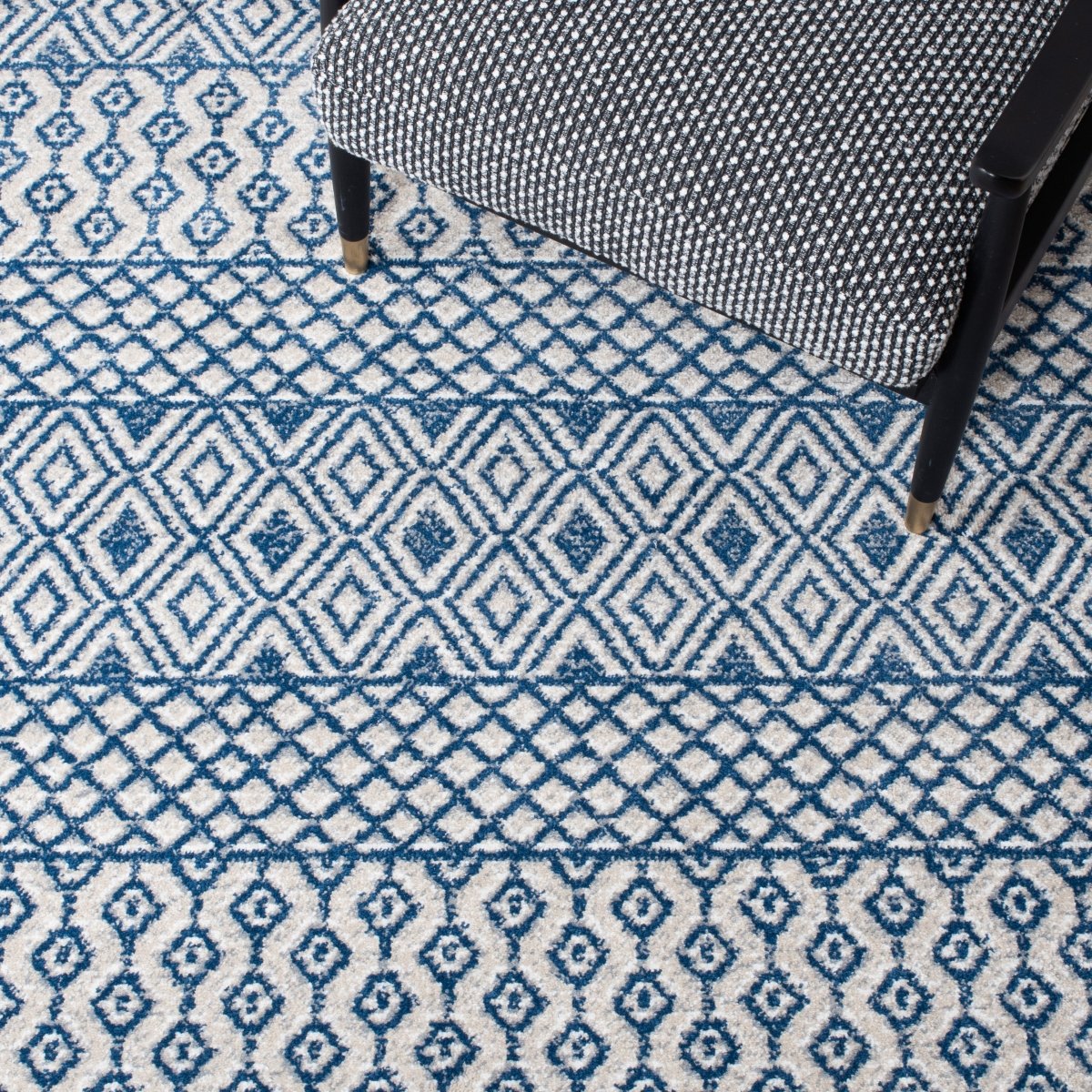 Safavieh Belmont Bmt132N Navy/Grey Rugs.