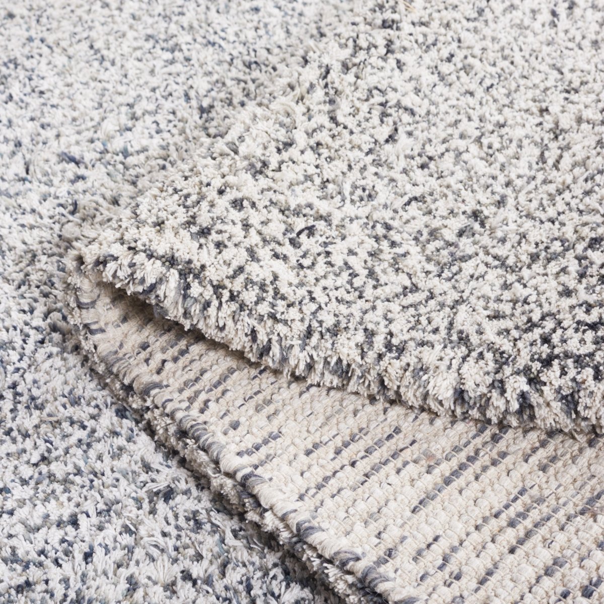 Safavieh Berber Brb101H Ivory/Dark Grey Rug.