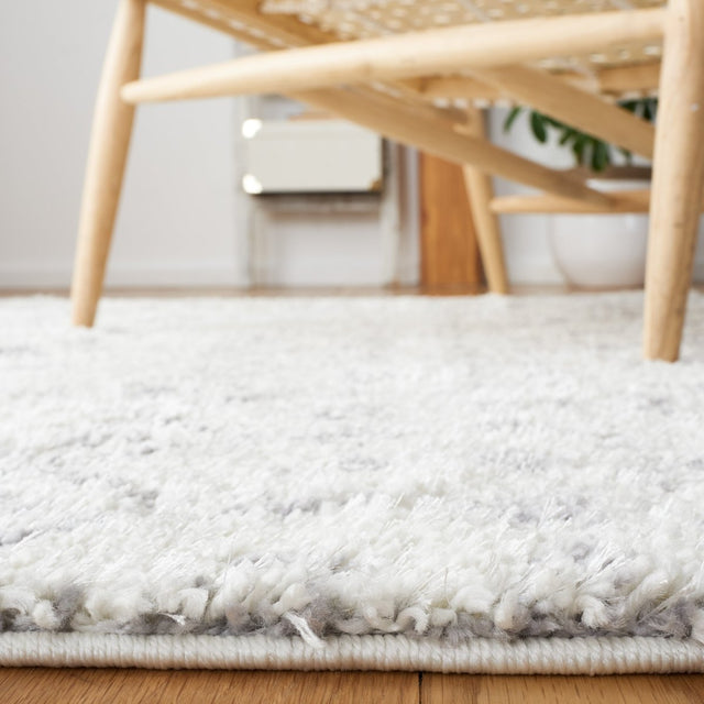 Safavieh Berber Fringe Shag Bfg516J Ivory/Grey Rug.