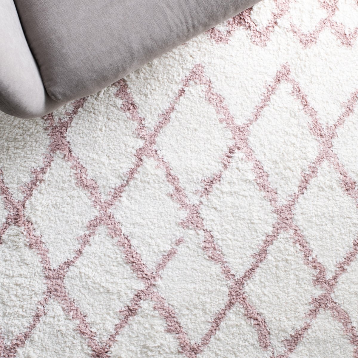 Safavieh Berber Shag Ber165A Ivory/Light Rose Rugs.