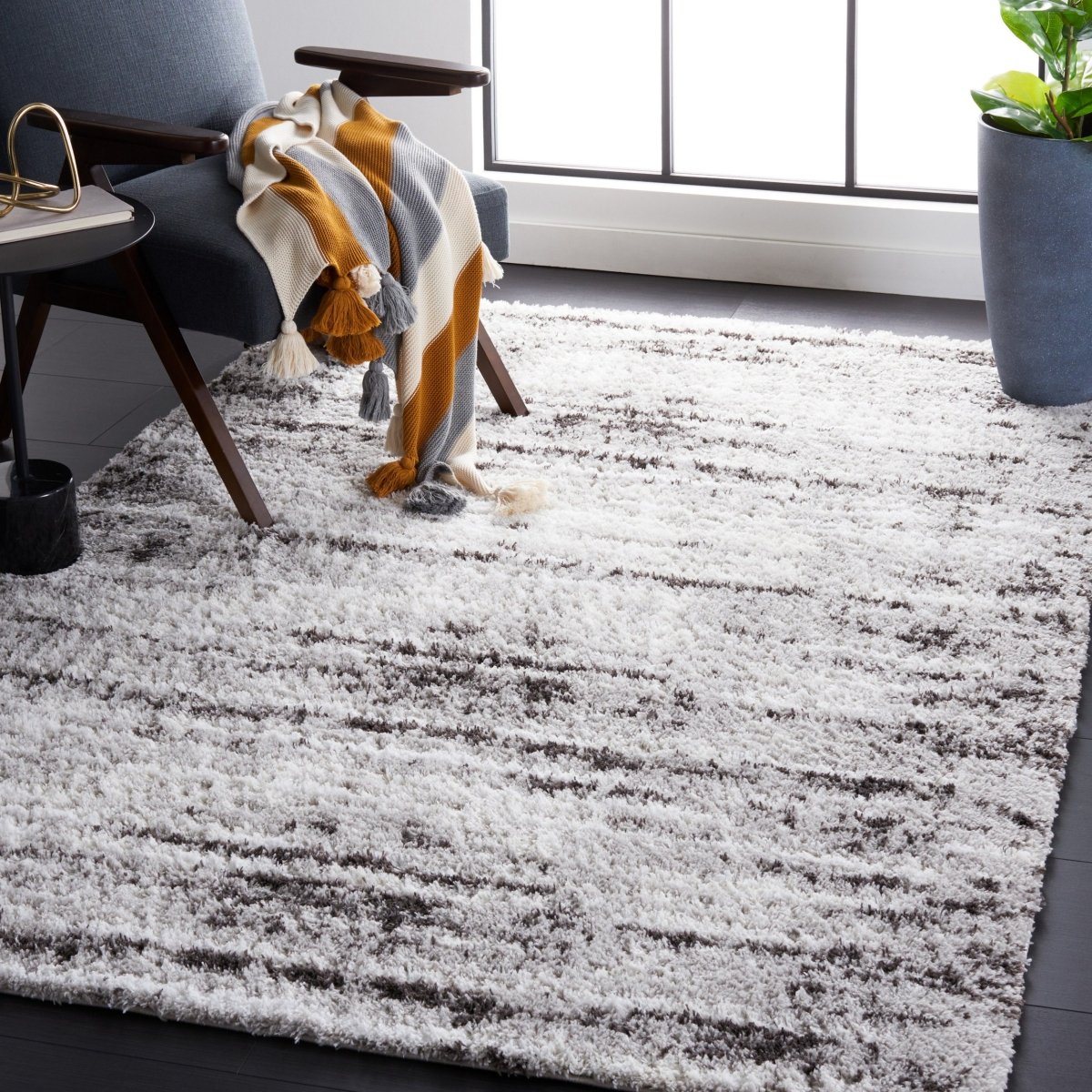 Safavieh Berber Shag Ber539F Grey/Dark Grey Rug.