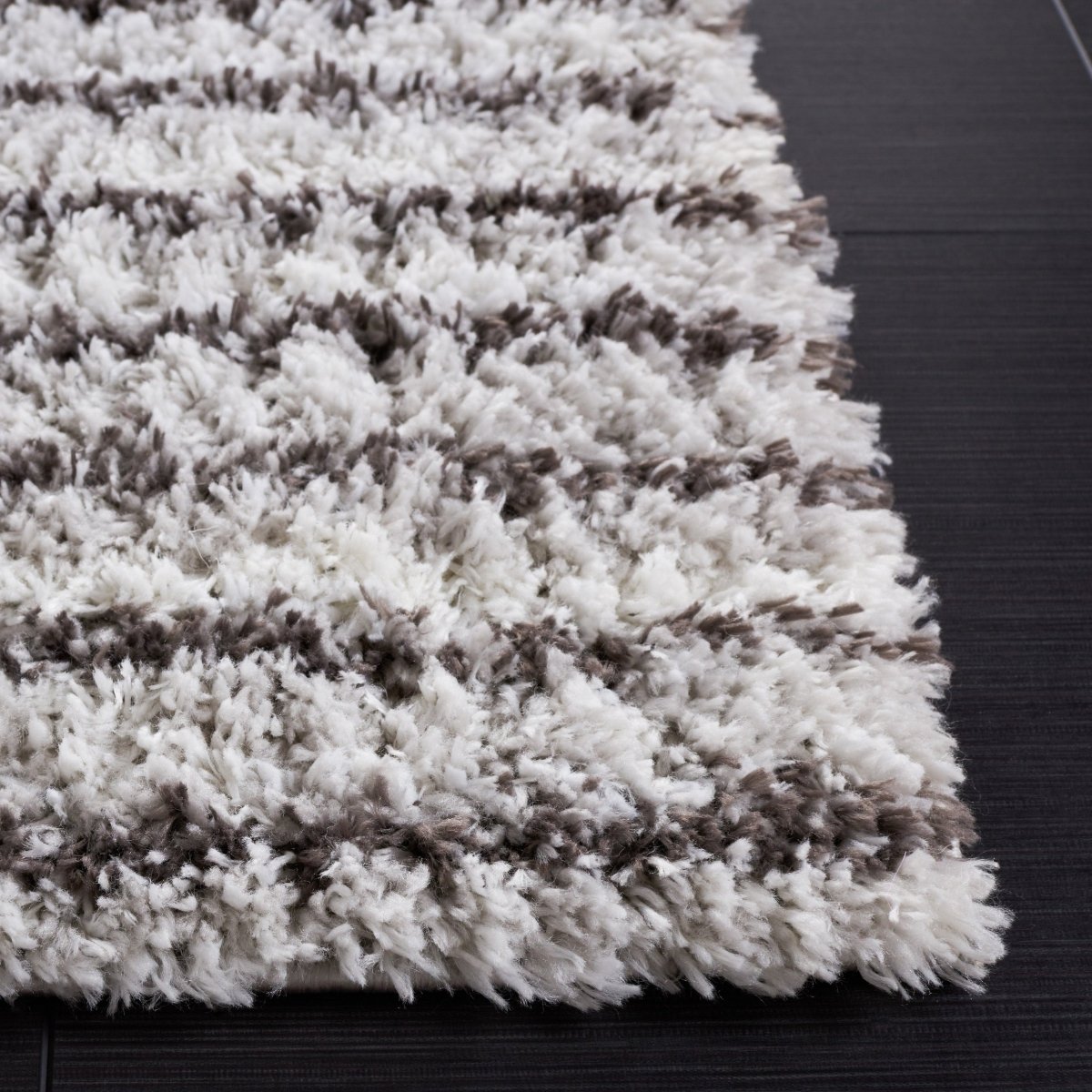Safavieh Berber Shag Ber545F Grey/Dark Grey Rug.