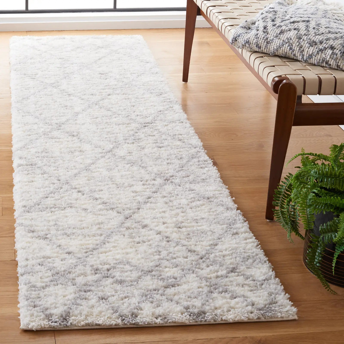 Safavieh Berber Shag 2'-3" x 8'-0" Rug in Grey / Ivory