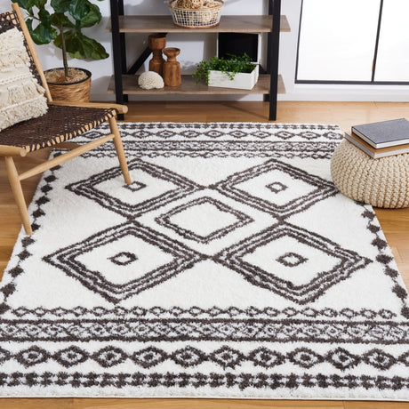 Safavieh Berber Shag Ber591A Ivory/Dark Grey Rug.
