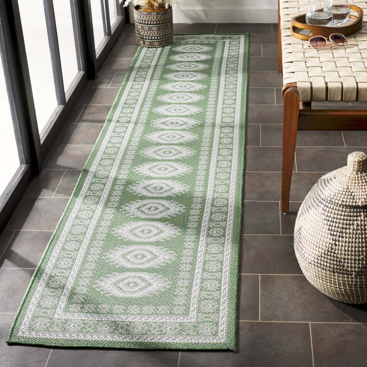 Safavieh Bermuda Bmu827Y Green/Ivory Rug.
