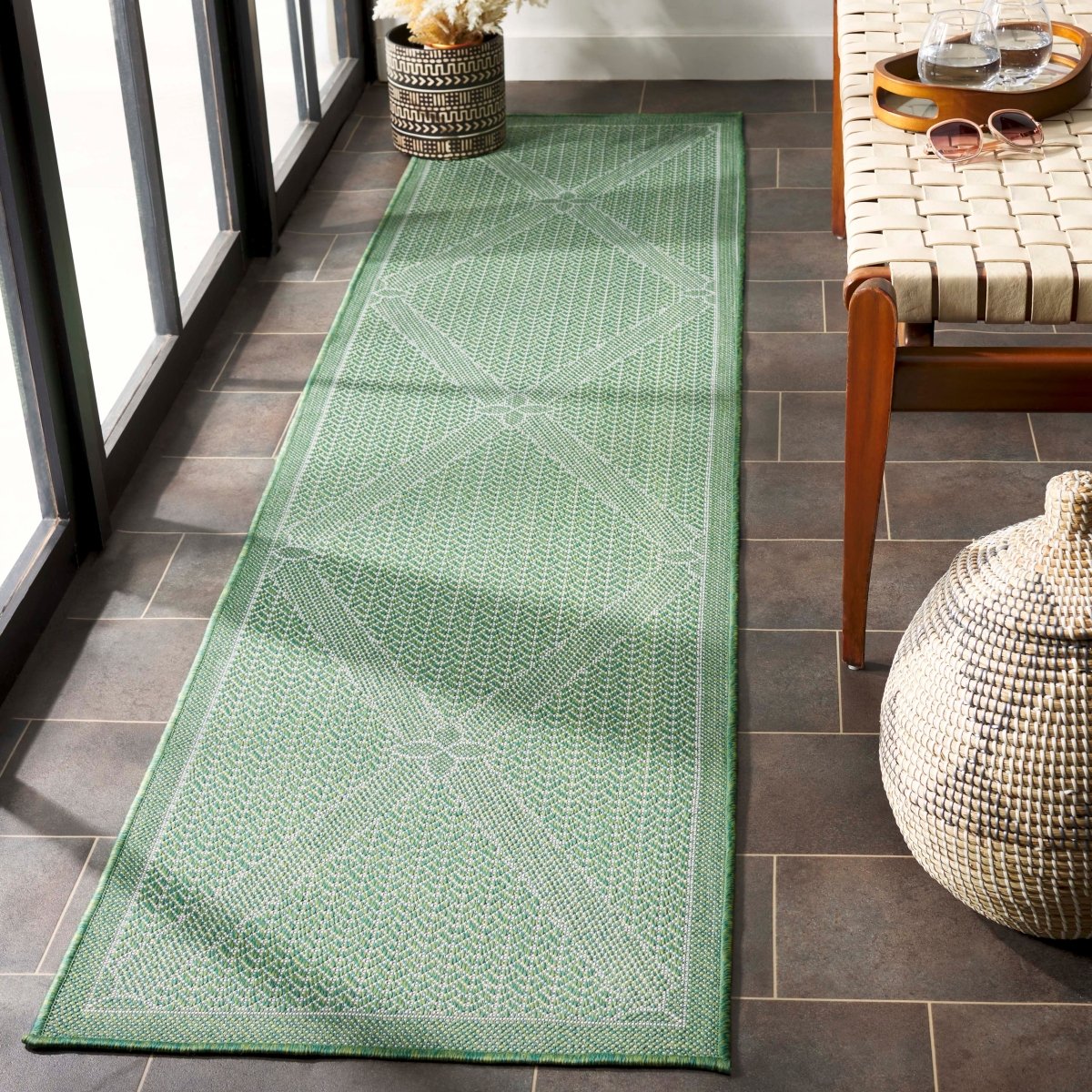 Safavieh Bermuda Bmu851Y Green/Ivory Rug.