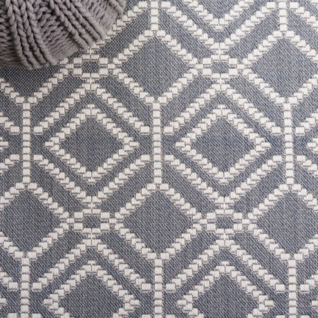 Safavieh Bermuda Bmu874N Navy/Ivory Rug.