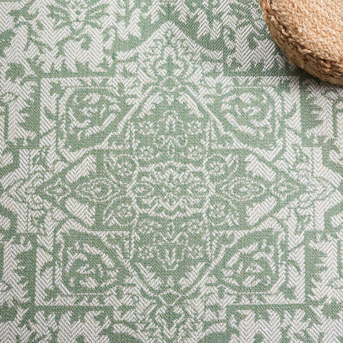Safavieh Bermuda Bmu885Y Green/Ivory Rug.