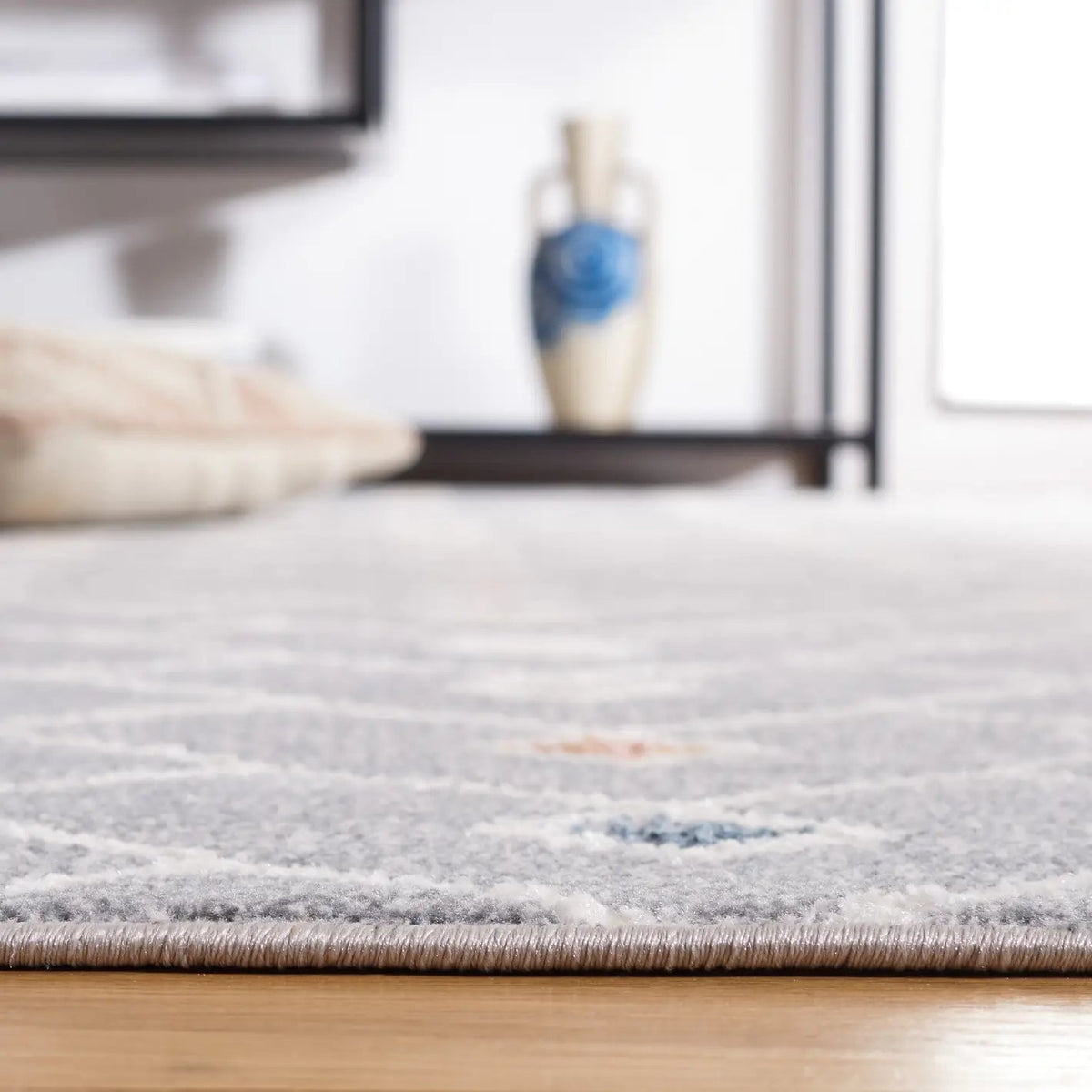 Safavieh Blair Washable 4'-0" x 6'-0" Rug in Grey / Multi