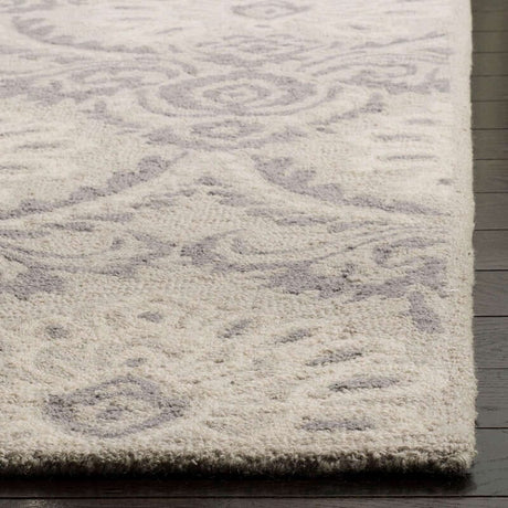 Safavieh Blossom Blm106A Light Grey / Ivory Rugs.