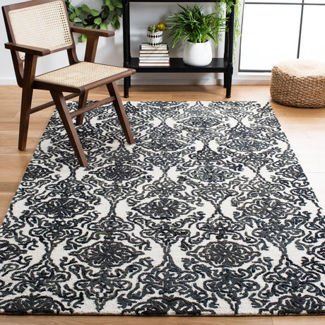 Safavieh Blossom Blm112A Ivory/Black Rug.
