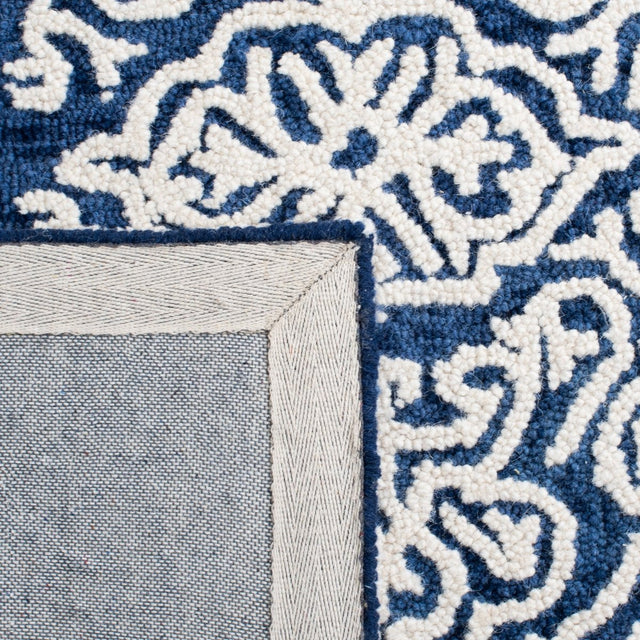 Safavieh Blossom Blm112N Navy/Ivory Rug.