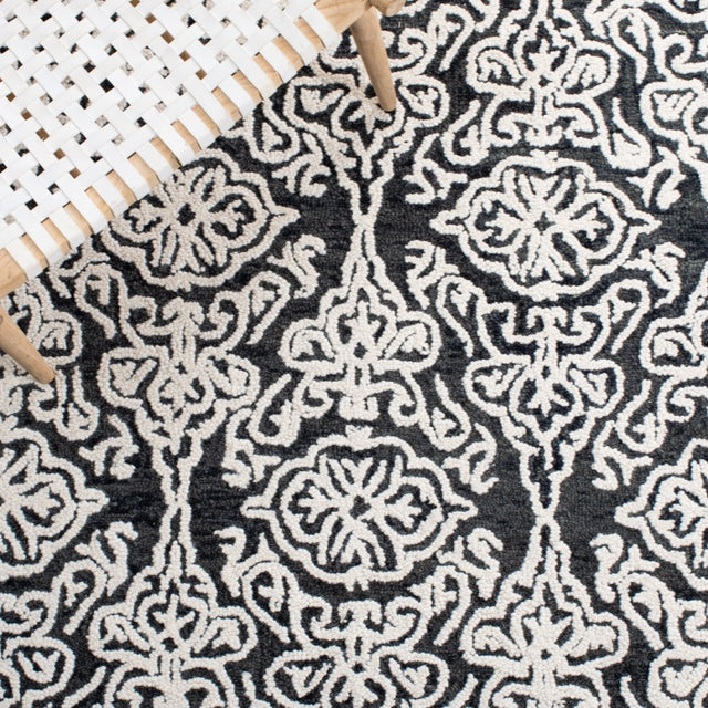 Safavieh Blossom Blm112Z Black/Ivory Rug.
