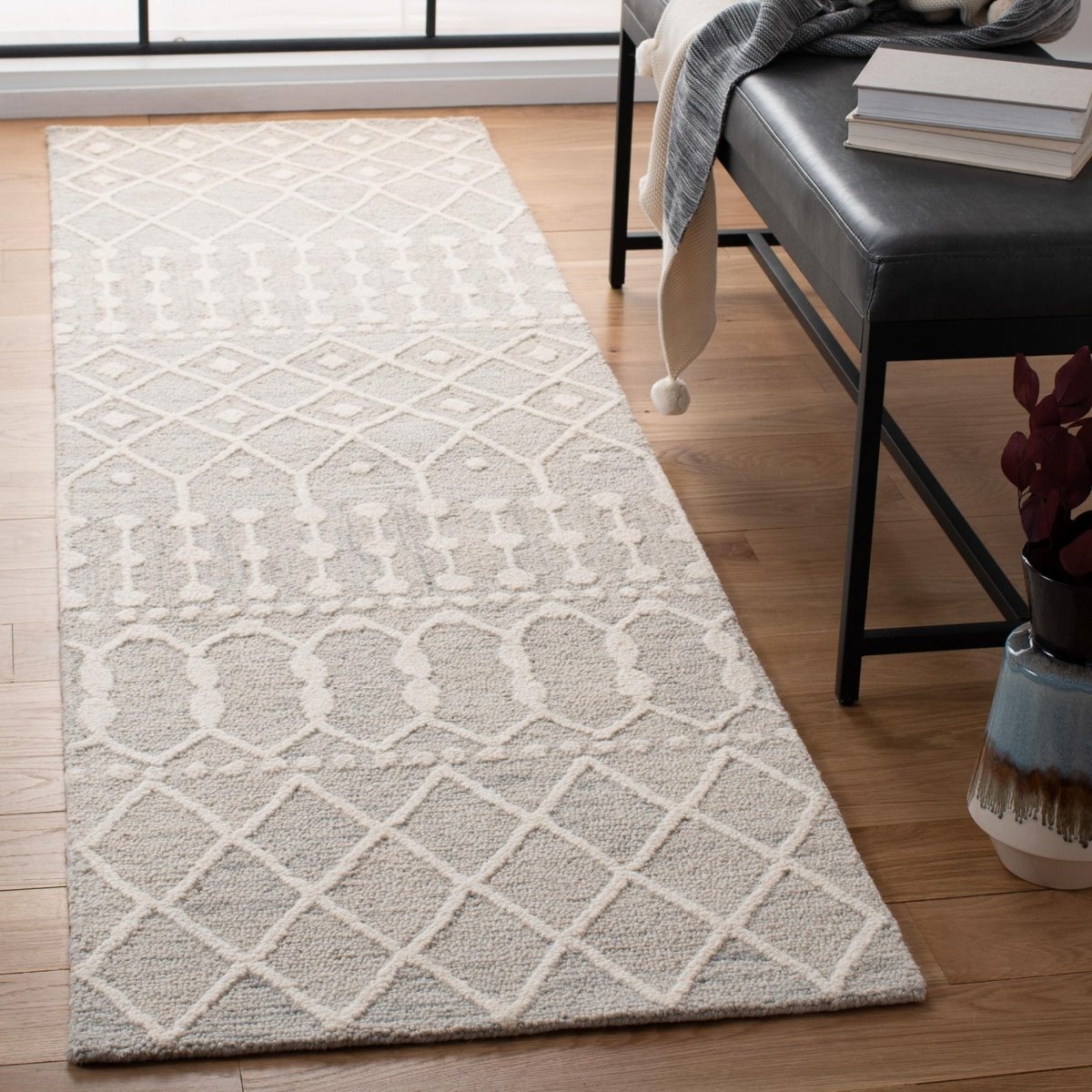 Safavieh Blossom Blm115G Silver/Ivory Rugs.