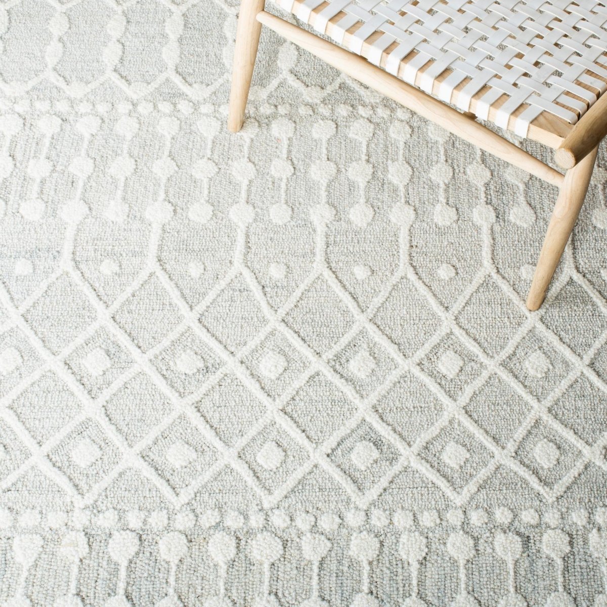 Safavieh Blossom Blm115G Silver/Ivory Rugs.